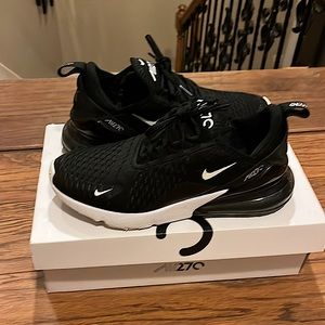 WMNS Air Max 270